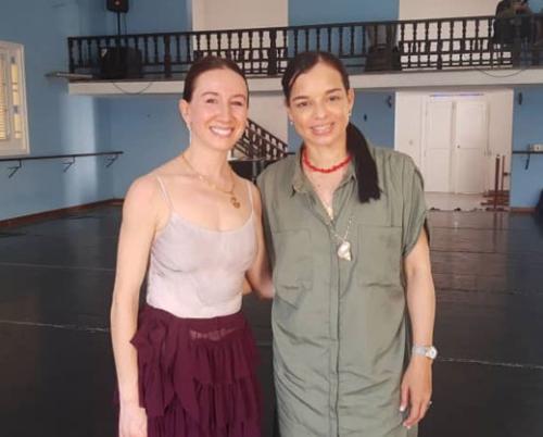 Primera bailarina estadounidense cumple sueño al entrenar en Cuba