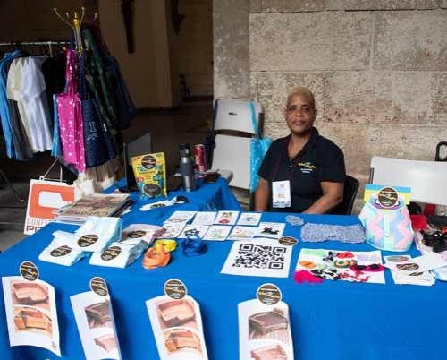 Sesiona Expoemprendimiento en centro cultural de La Habana Vieja