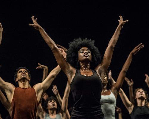 Danza contemporánea de Cuba a telón abierto para el público