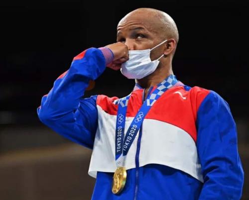Cubano Iglesias ubica a Latinoamérica en cima olímpica de boxeo