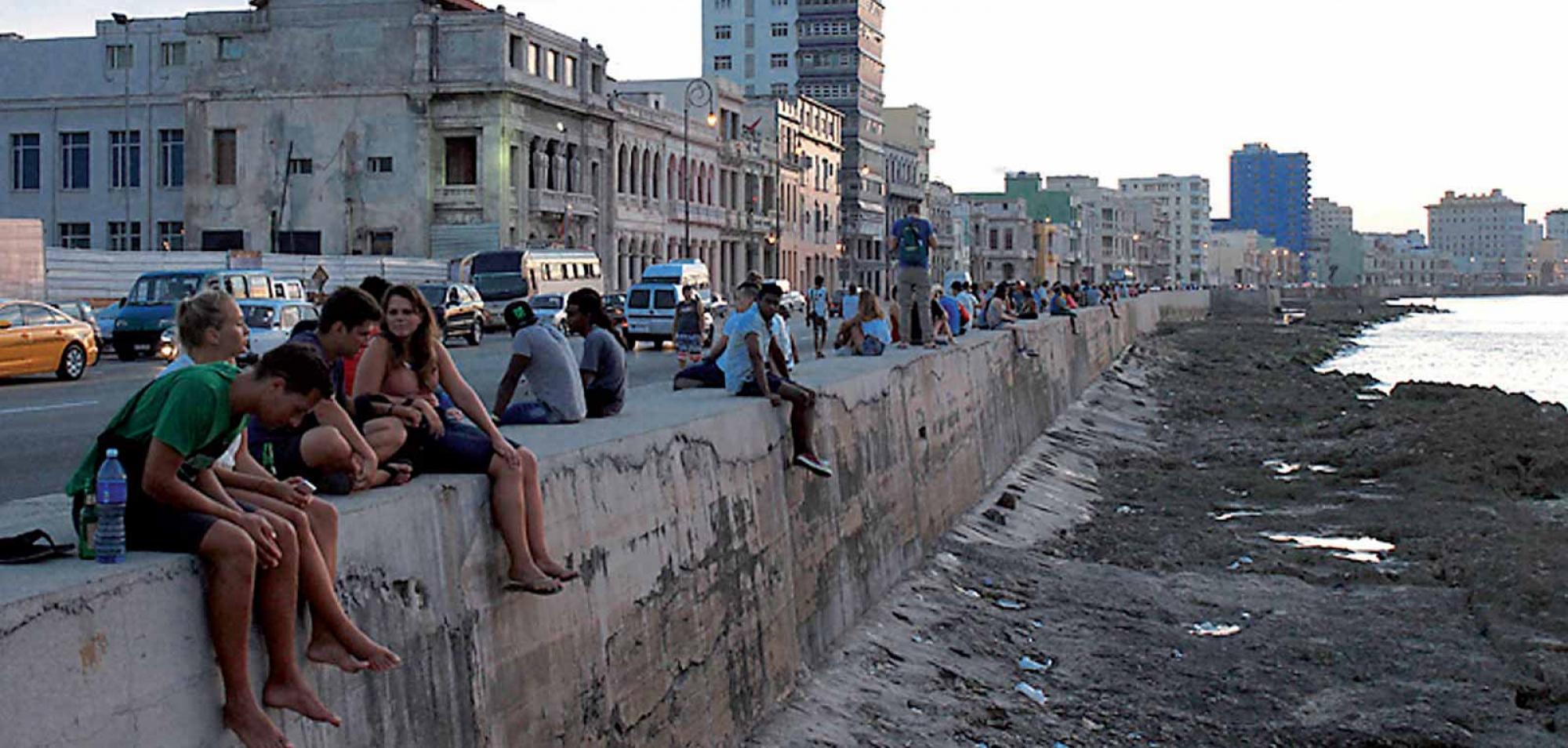 MALECÓN, Havana’s Longest Terrace