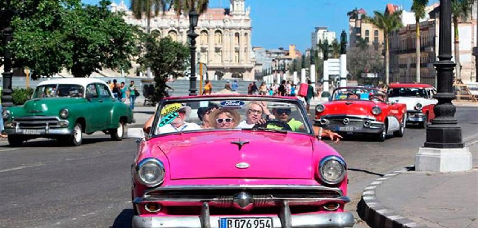 Crece entrada de turistas a Cuba, señala ONEI