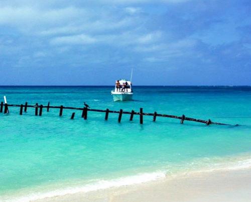 Playas en primer plano de enclave turístico de Cuba